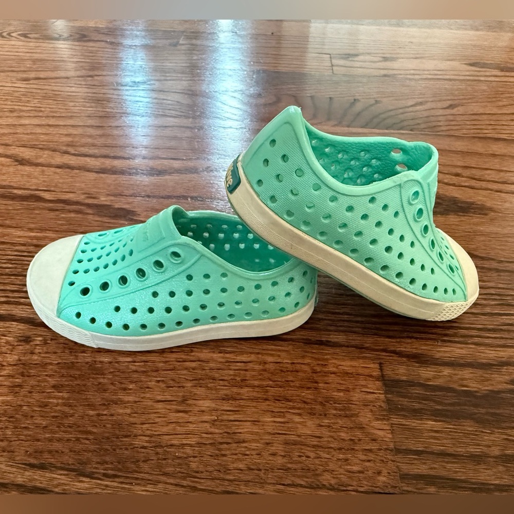 Native Aqua Green Shimmery Water Shoes - Size 5